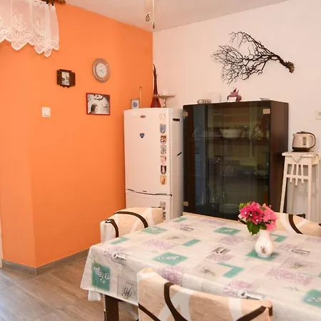 Sea View Apartment *